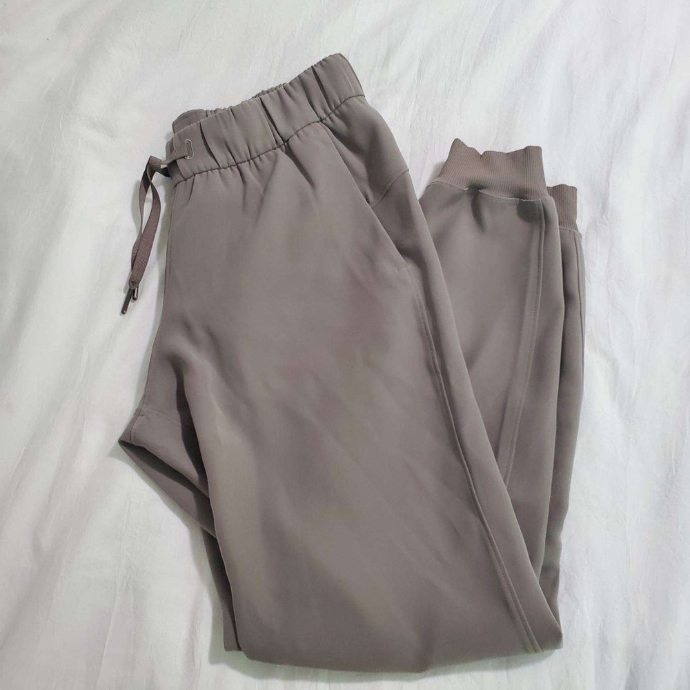 Lululemon On the Fly Joggers Woven